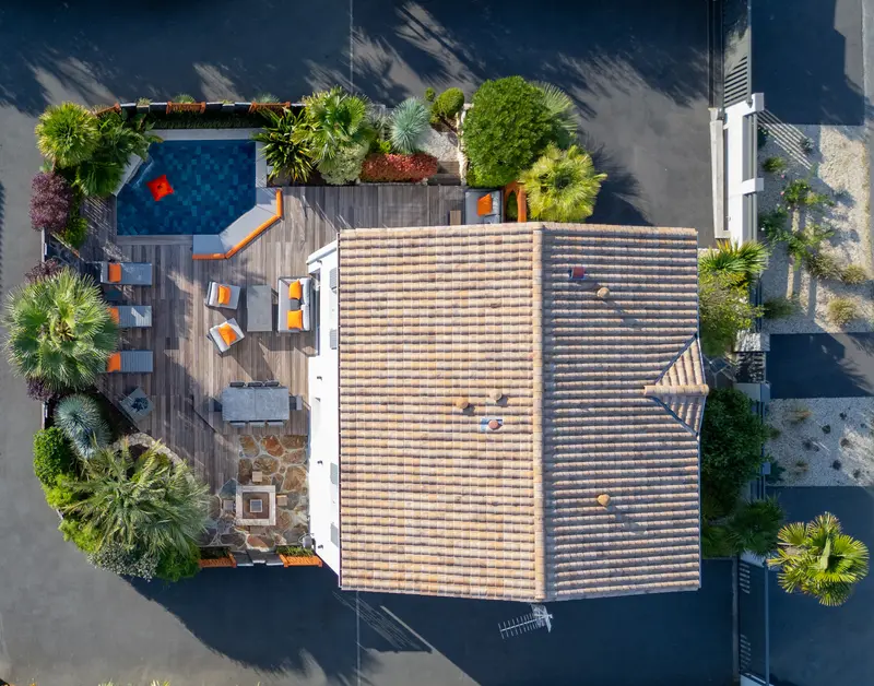 La villa et son jardin vus du ciel