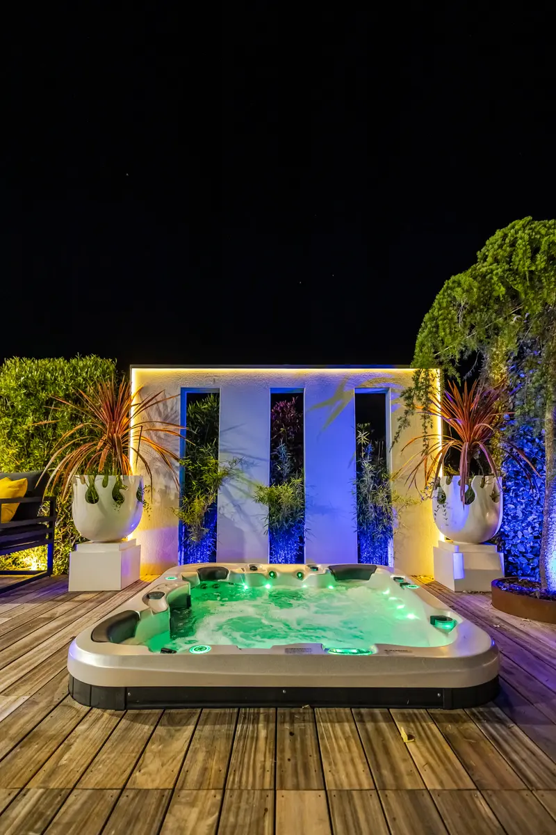 Le jacuzzi illuminé