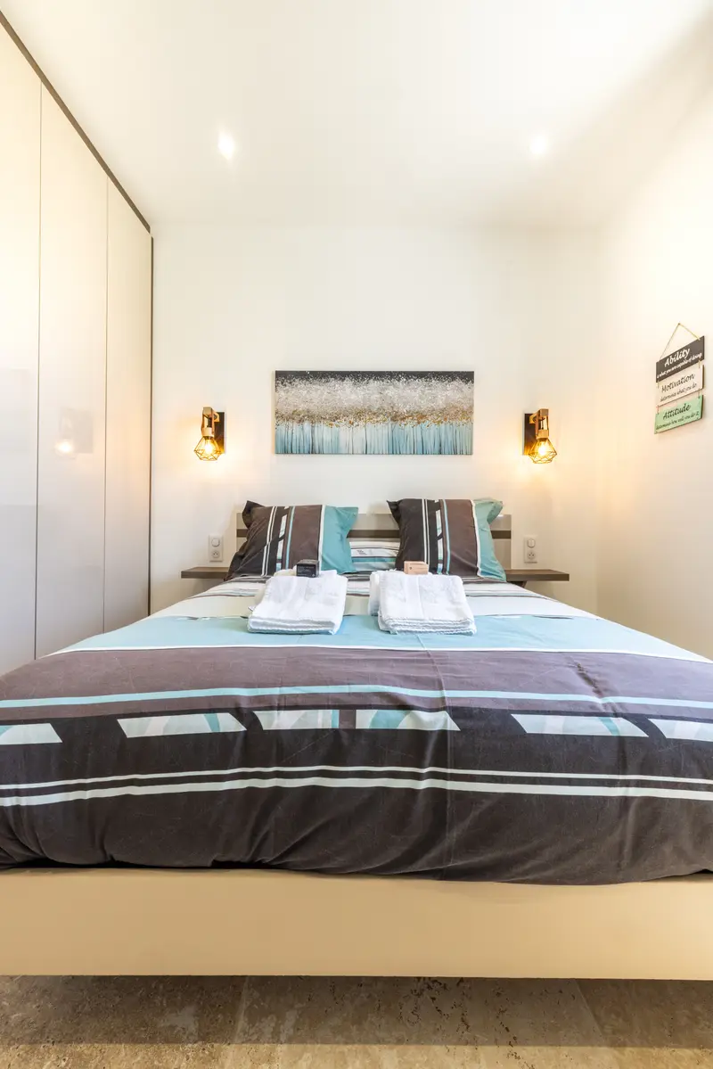 La chambre gris et bleu