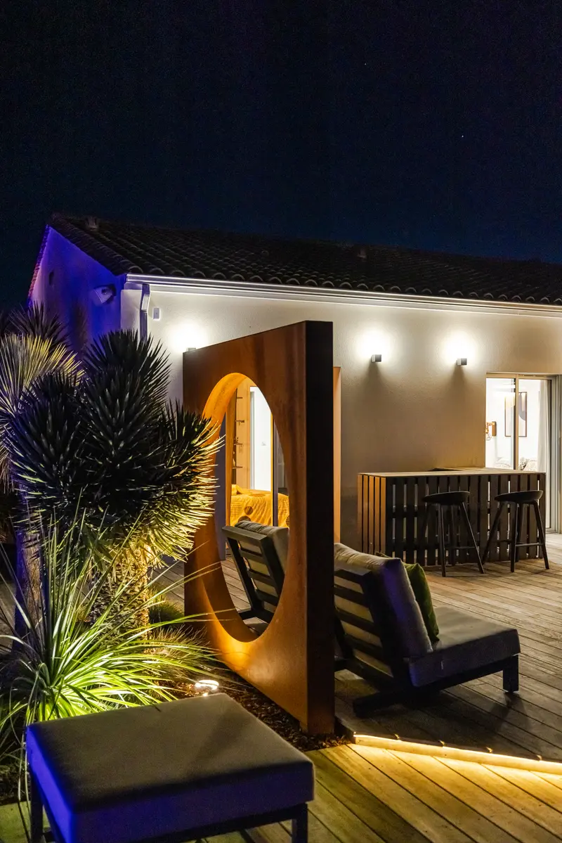 L’arche corten illuminée