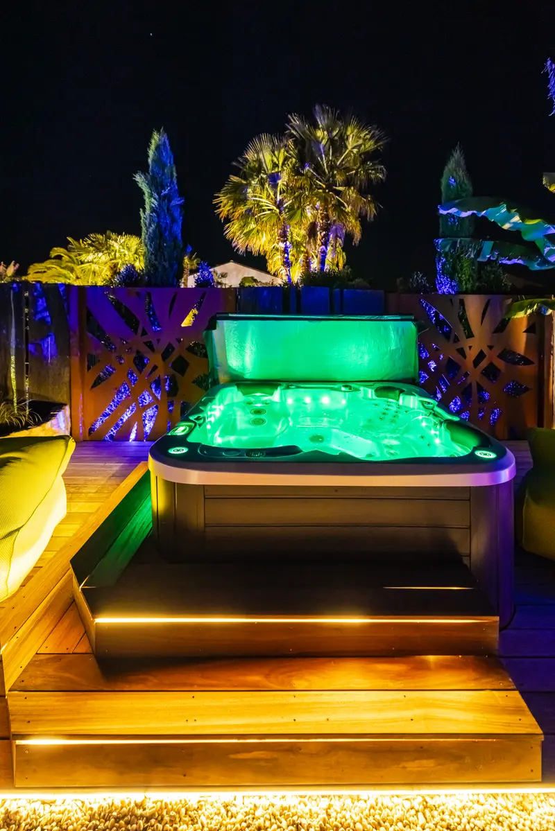 Le jacuzzi le soir