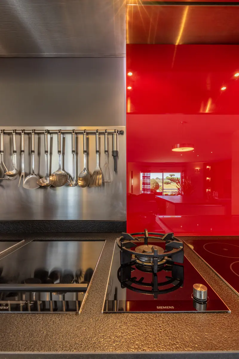 Plaque de cuisson gaz et ustensiles inox