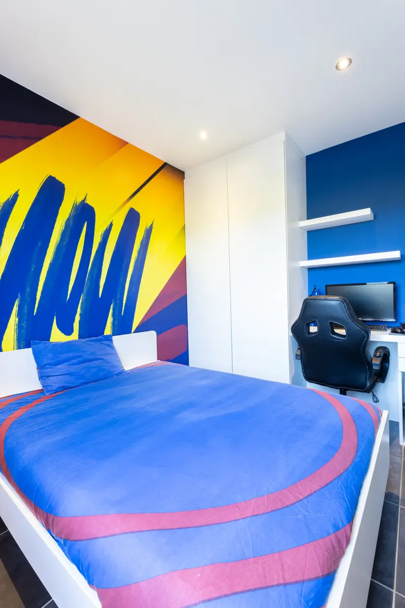 La chambre bleue au graffiti, coin gamer