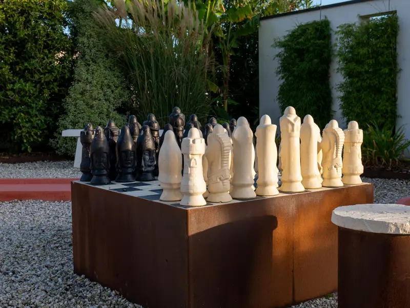 L’échiquier géant sur socle corten